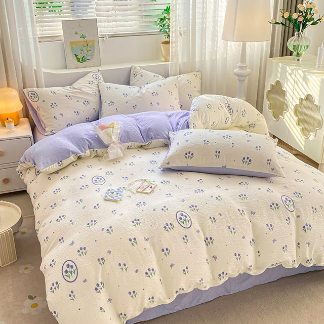 Спално бельо за приста с ластик - бяло и синьо с цветенца