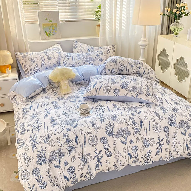 Спално бельо за приста с ластик - бяло и синьо с флорален десен