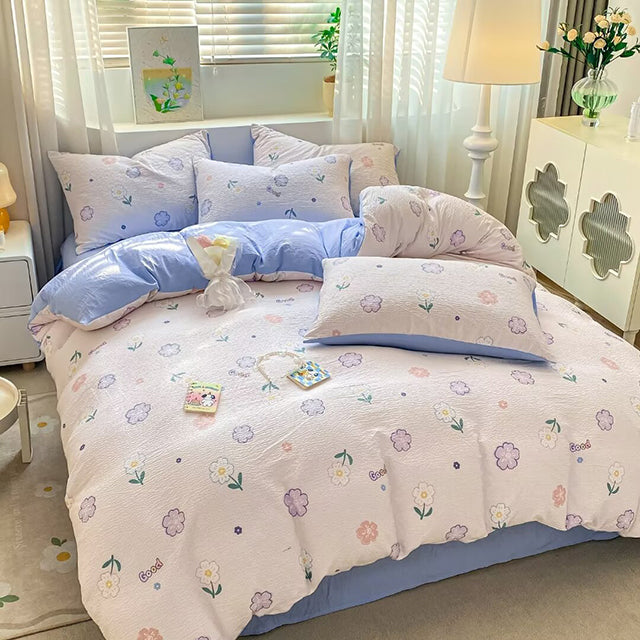 Спално бельо за приста с ластик - бяло и синьо с цветчета 