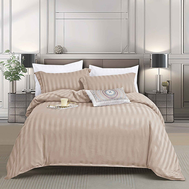 Едноцветно спално бельо с ластик - светло кафяво с райе 