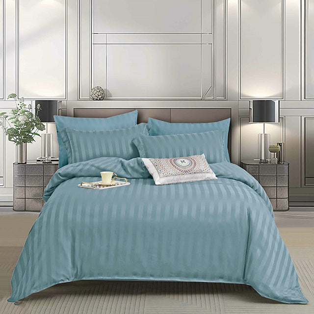 Едноцветно спално бельо с ластик 6 части - светлосиньо с райе