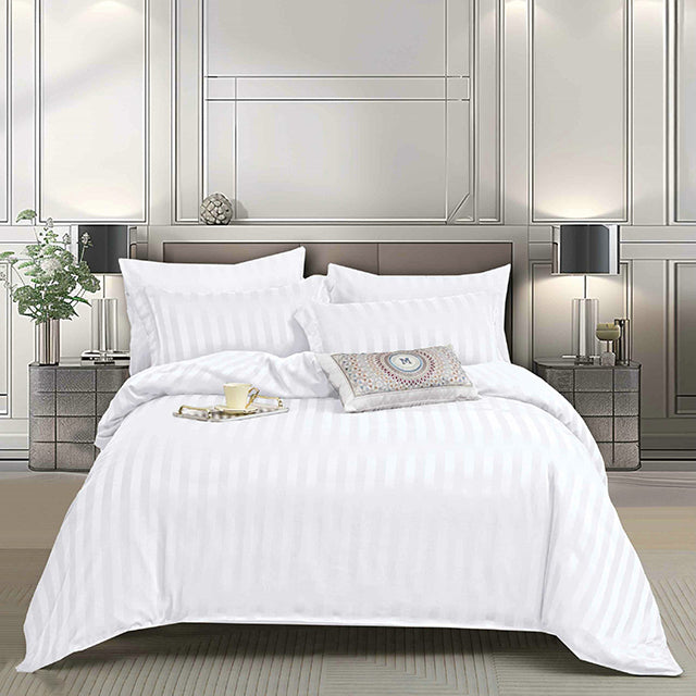 Едноцветно спално бельо с ластик 6 части - бяло с райе