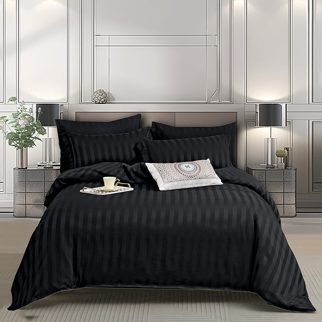 Едноцветно спално бельо с ластик 6 части - черно с райе