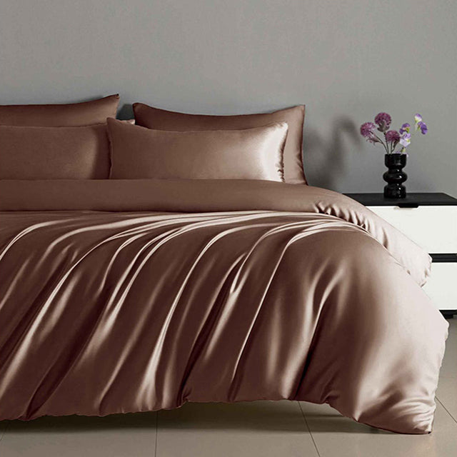 Луксозно спално бельо с ластик от памучен сатен - кафяво