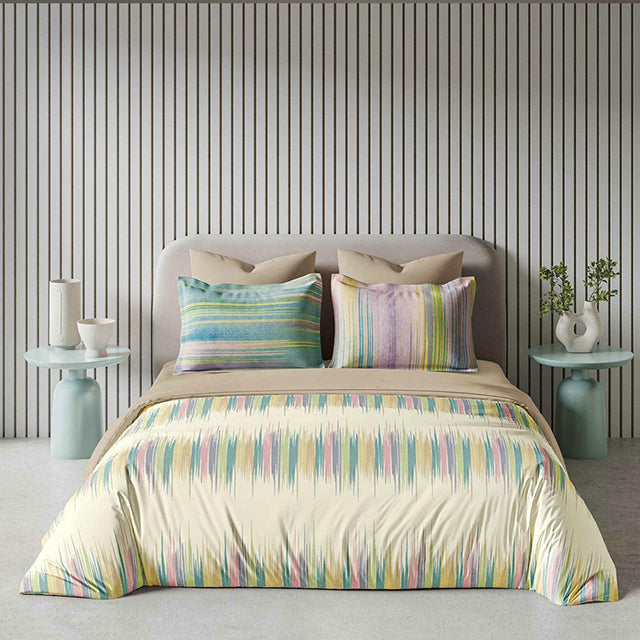 Спално бельо с ластик от премиум ранфорс памук - бежово с цветни мотиви