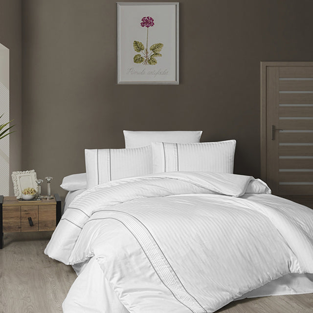 Спално бельо от VIP памучен сатен - бяло със сиви кантове