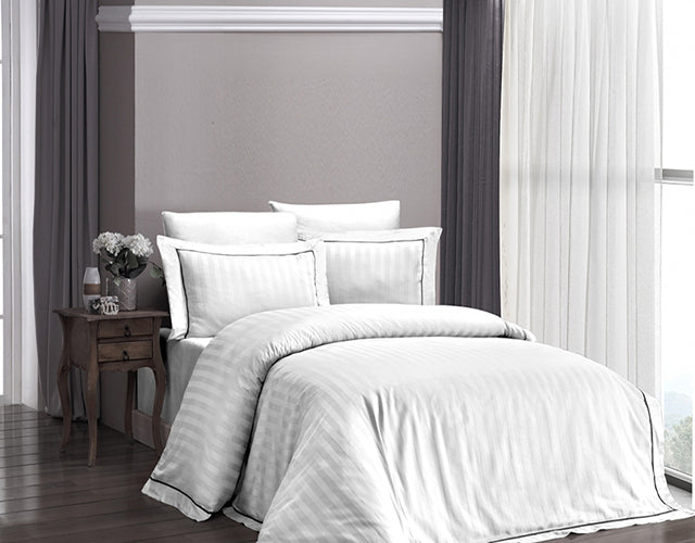 Спално бельо от VIP памучен сатен - перлено бяло с черни кантове