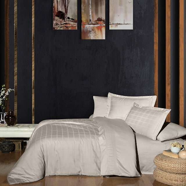 Спално бельо от VIP памучен сатен - мръсно бяло с квадрати