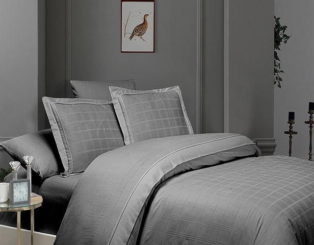 Спално бельо от VIP памучен сатен - светлосиво с квадрати