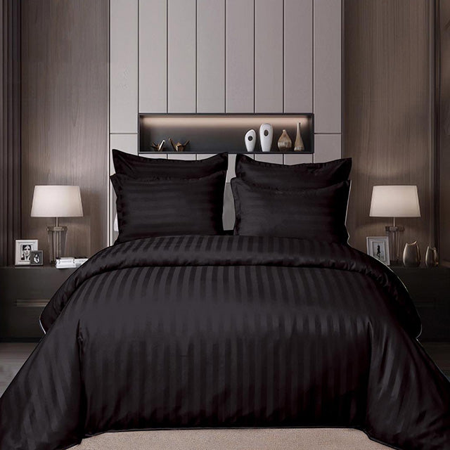 Едноцветно спално бельо от 6 части с ластик - черно с райе