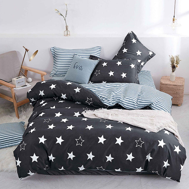 Спално бельо с ластик от 100% памук – тъмносиво и синьо със звездички