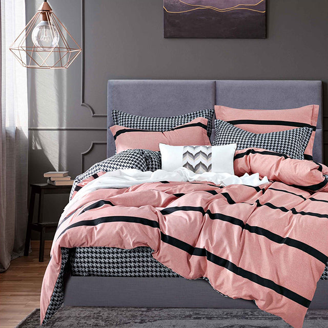 Спално бельо с ластик от 100% памук – розово и сиво с черни ленти