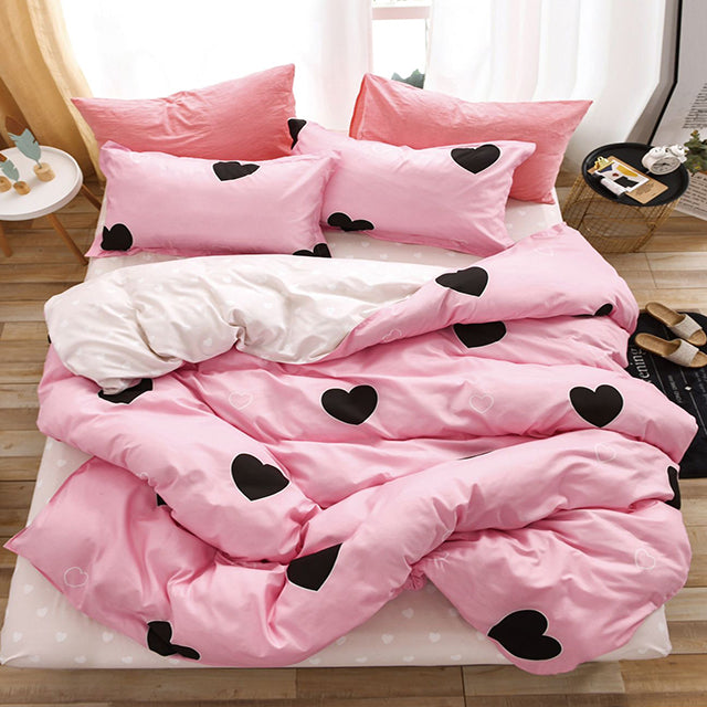 Спално бельо с ластик от 100% памук – розово с черни сърца