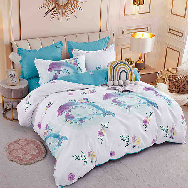 Единично спално бельо от 100% памук – бяло и синьо с делфини и цветя