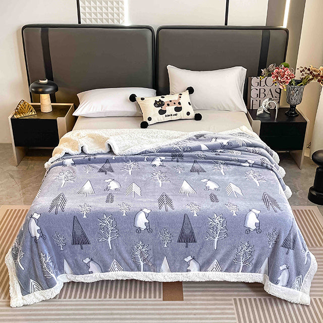 Плюшено одеяло - сиво със зимен мотив
