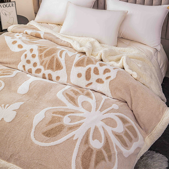 Плюшено 3D одеяло - Цвят крем с пеперуди - F3D-01