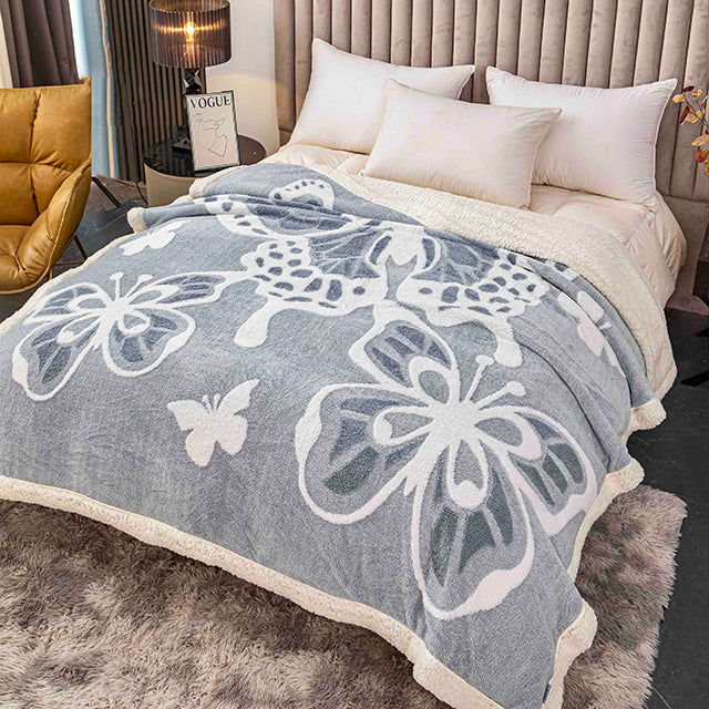Плюшено 3D одеяло - Сив цвят с пеперуди
