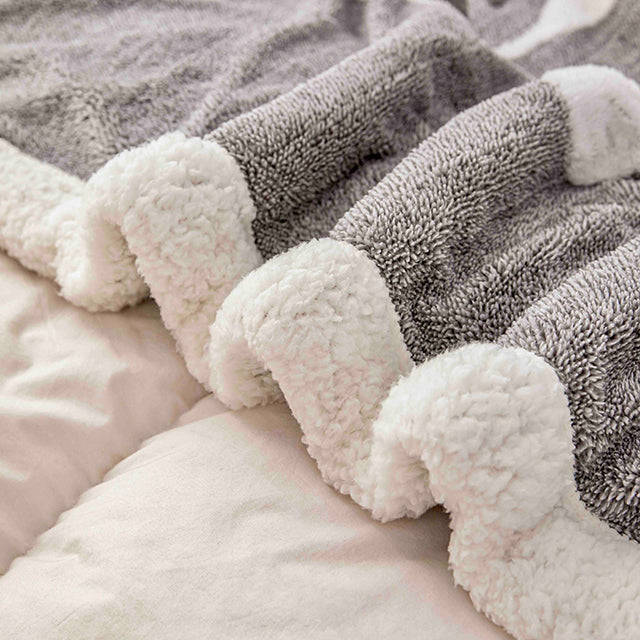 Плюшено 3D одеяло - Тъмносив цвят с пеперуди - F3D-07