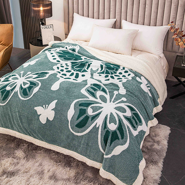 Плюшено 3D одеяло - Зелен цвят с пеперуди