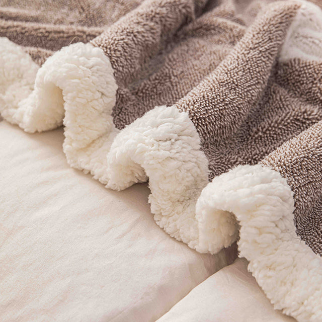 Плюшено 3D одеяло - Бежов цвят с пеперуди - F3D-09