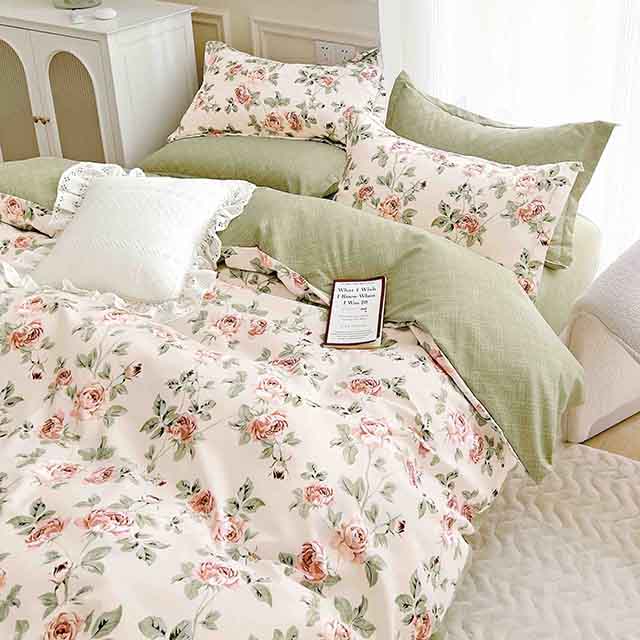 Спално бельо с ластик - цвят крем с рози