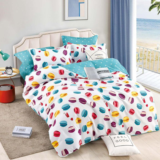 Спално бельо с ластик - бяло с бургери