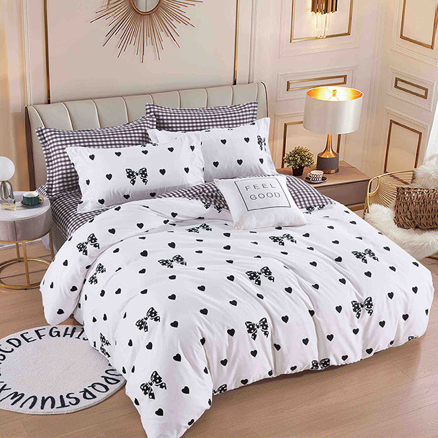 Спално бельо с ластик – бяло и черно каре с панделки и сърца