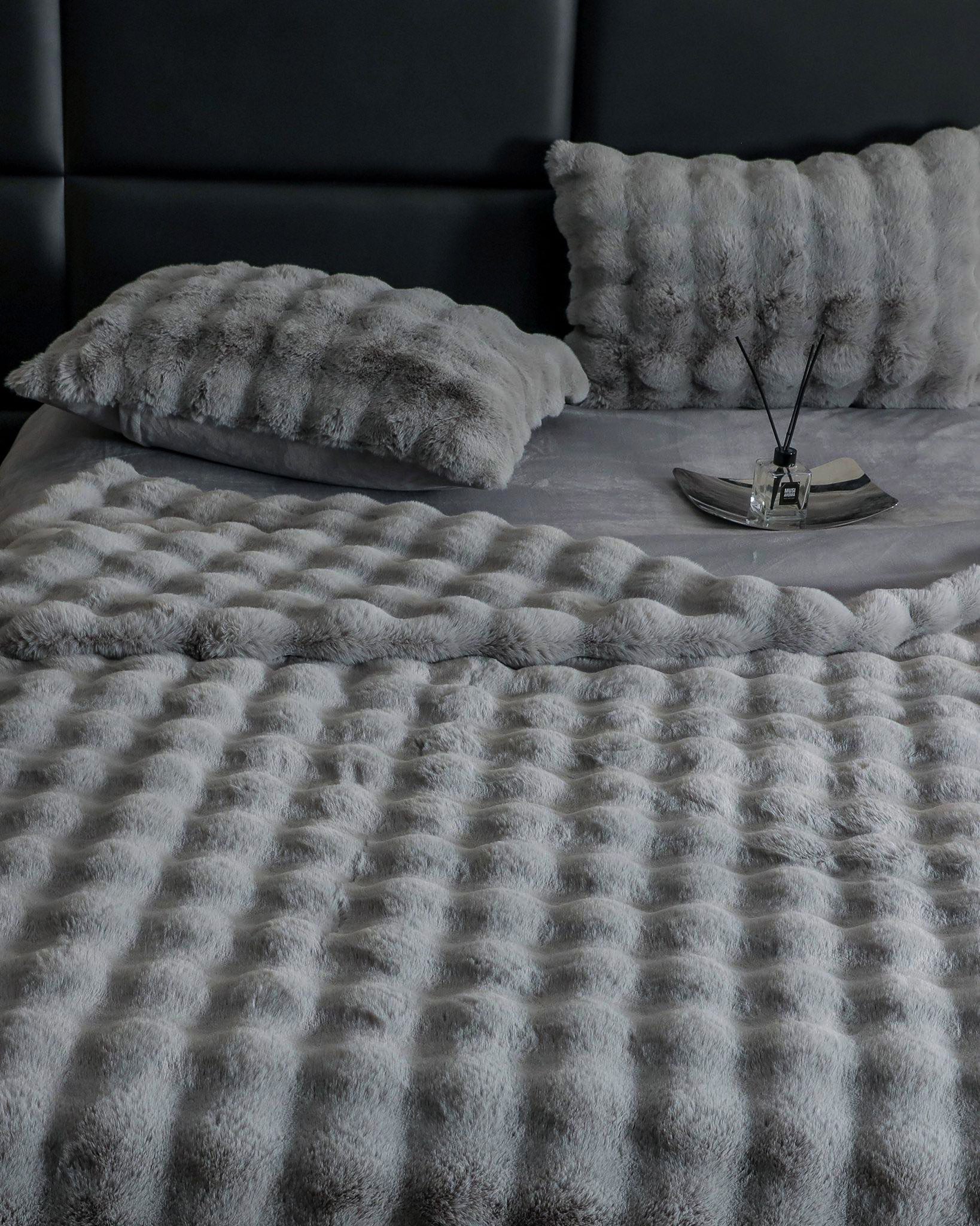 Спално бельо с изкуствен заешки косъм – сиво