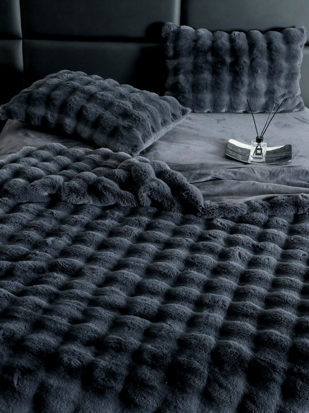 Спално бельо с изкуствен заешки косъм – черно