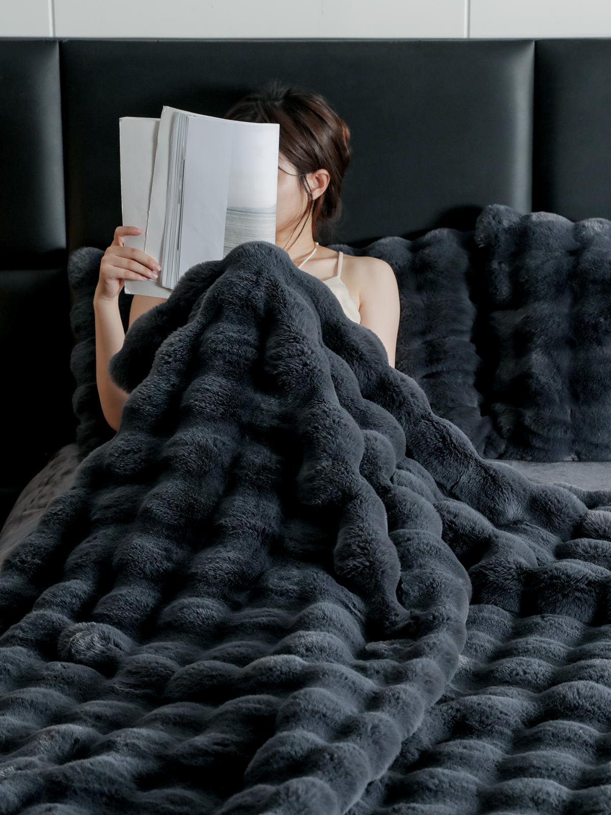 Спално бельо с изкуствен заешки косъм – черно