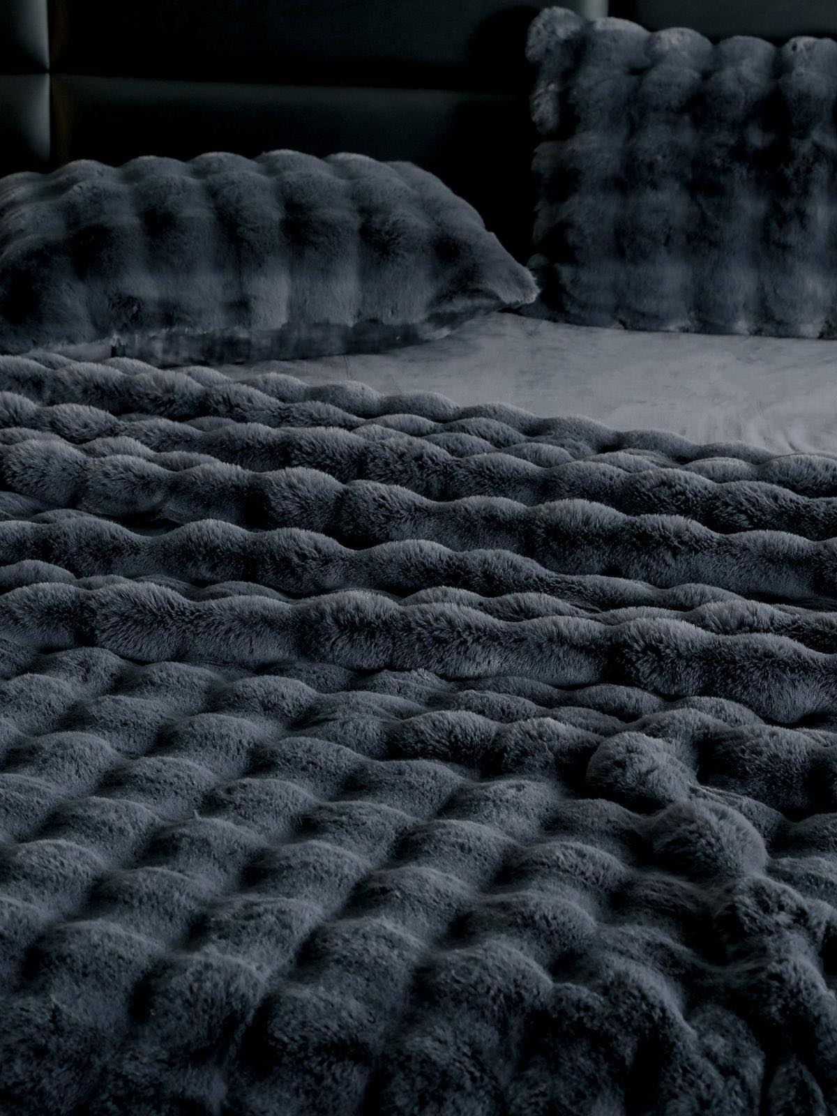 Спално бельо с изкуствен заешки косъм – черно