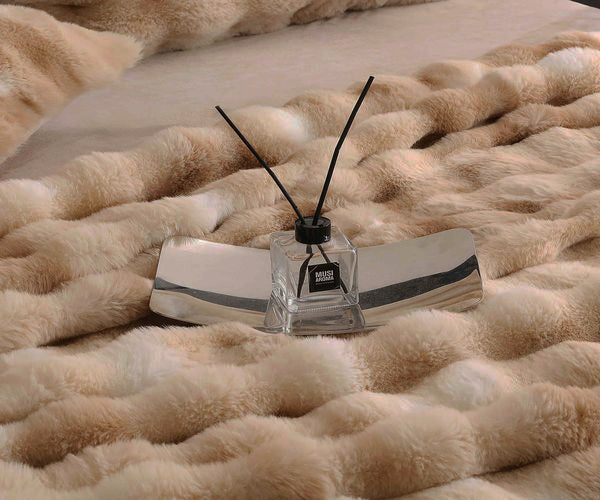 Спално бельо с изкуствен заешки косъм – петнисто бежово с бяло