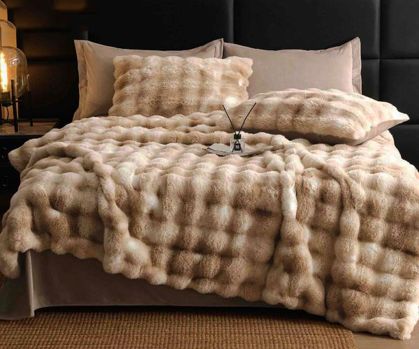 Спално бельо с изкуствен заешки косъм – петнисто бежово с бяло