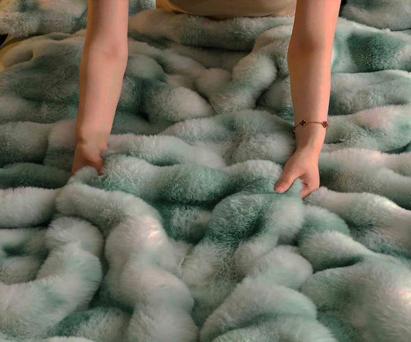 Спално бельо с изкуствен заешки косъм – ментов цвят с бяло