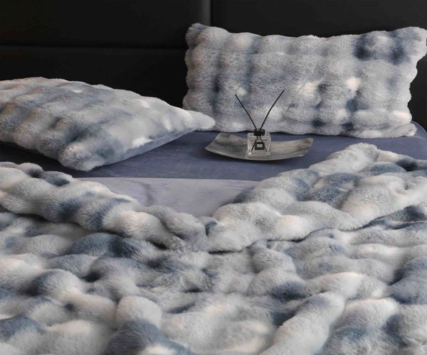 Спално бельо с изкуствен заешки косъм – сиво с бяло