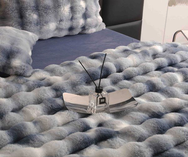 Спално бельо с изкуствен заешки косъм – сиво с бяло