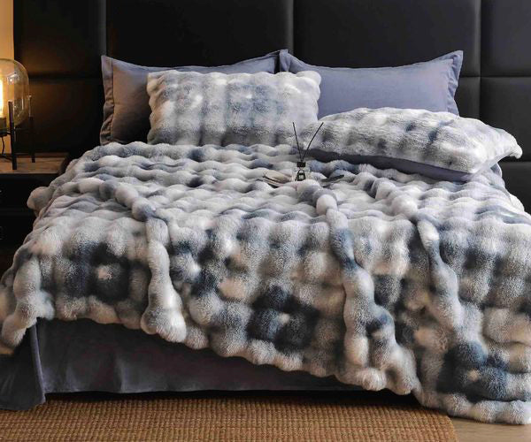 Спално бельо с изкуствен заешки косъм – сиво с бяло
