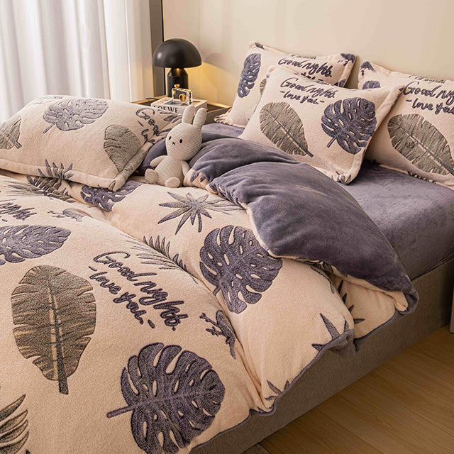 Спално бельо Cocolino - цвят крем с листа и надписи