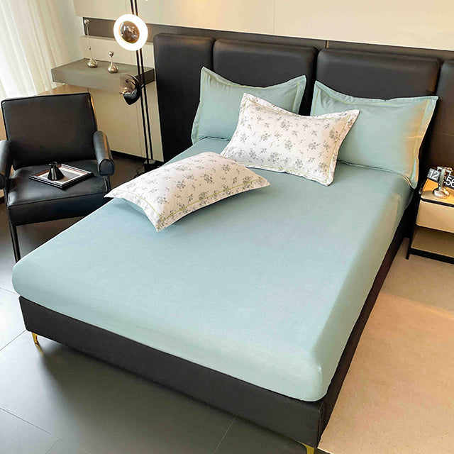 Спално бельо от бархет с ластик - цвят крем и мента с цветя