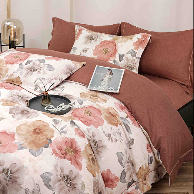 Спално бельо от бархет с ластик - цвят керемида с цветя