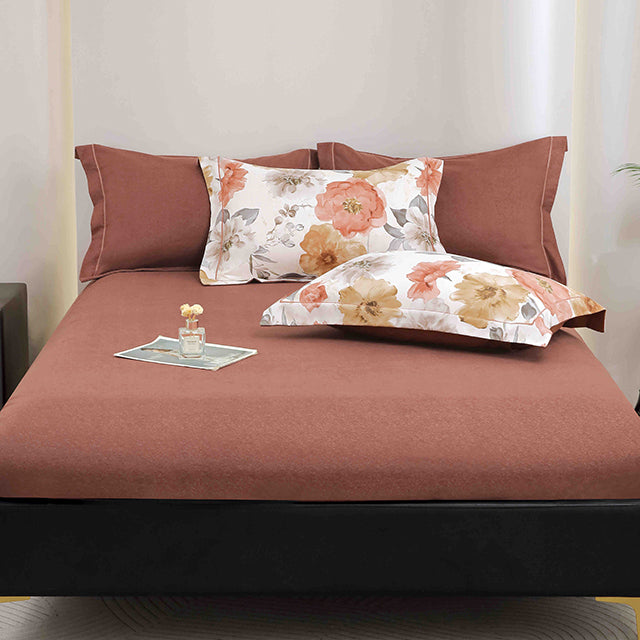 Спално бельо от бархет с ластик - цвят керемида с цветя