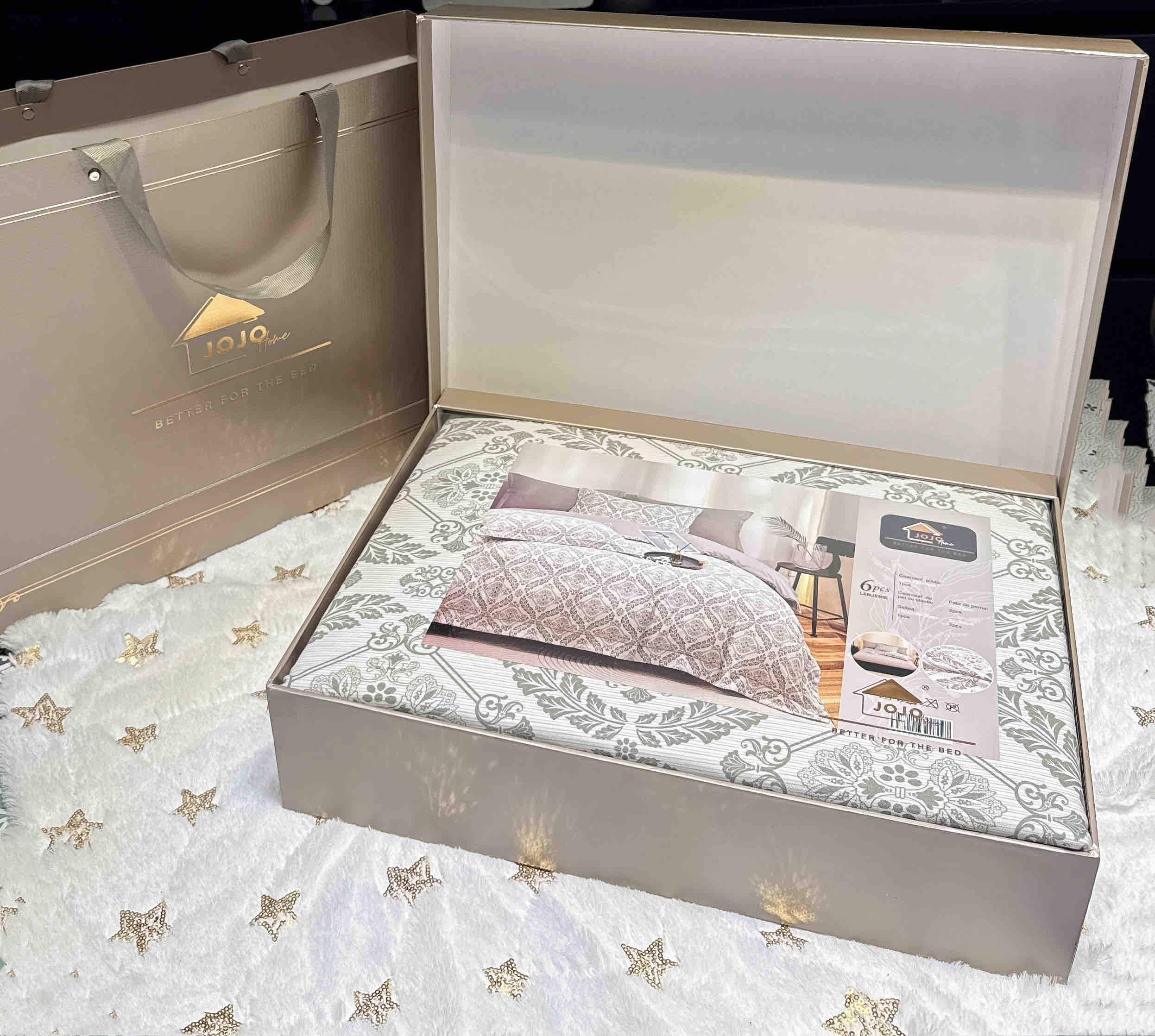 Спално бельо от бархет с ластик - бяло и синьо с розички 