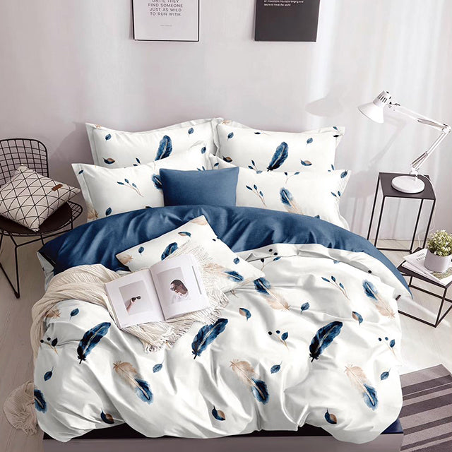 Спално бельо с 2 плика - бяло и синьо с пера 