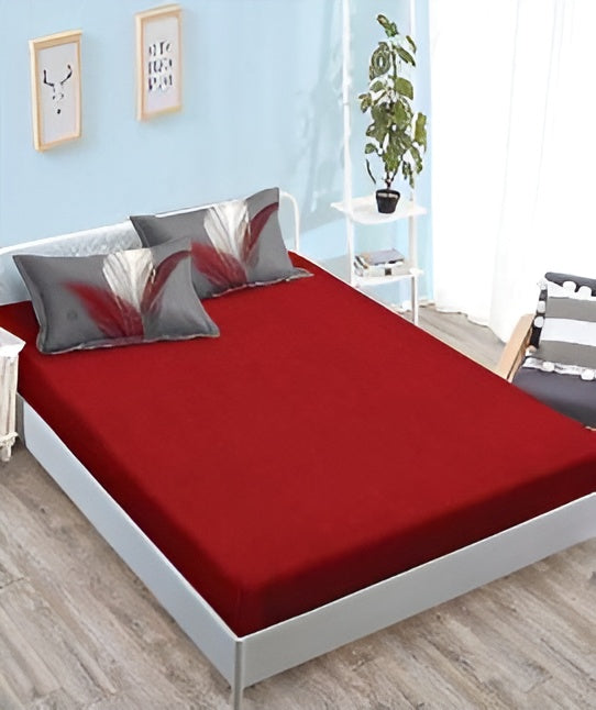 Спално бельо с ластик - сиво и червено с пера