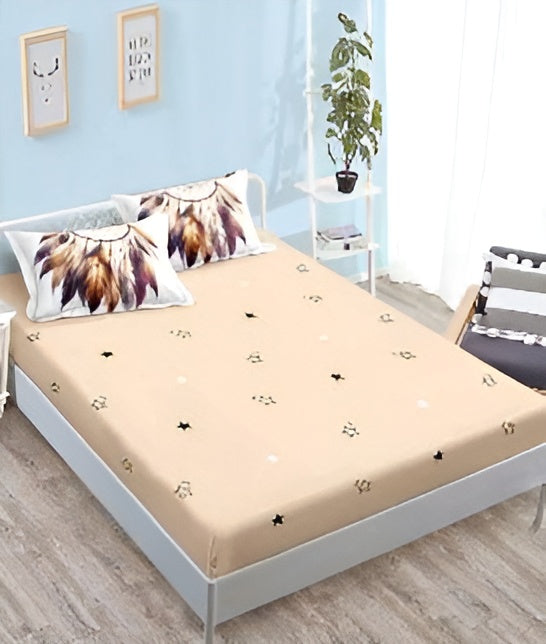 Спално бельо с ластик - бяло и бежово с пеперуди и пера