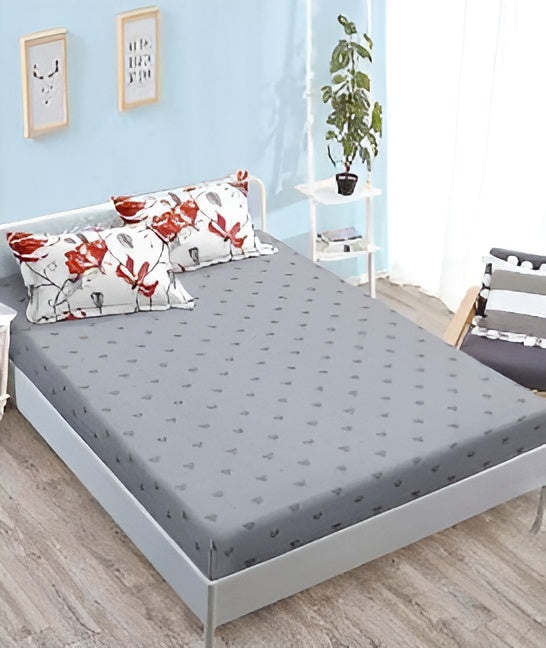 Спално бельо с ластик - бяло и сиво с червени листенца