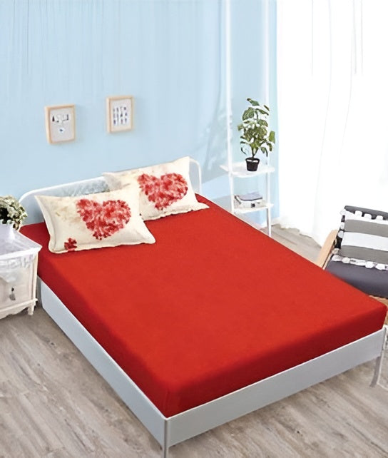 Спално бельо с ластик - цвят крем и червено със сърца