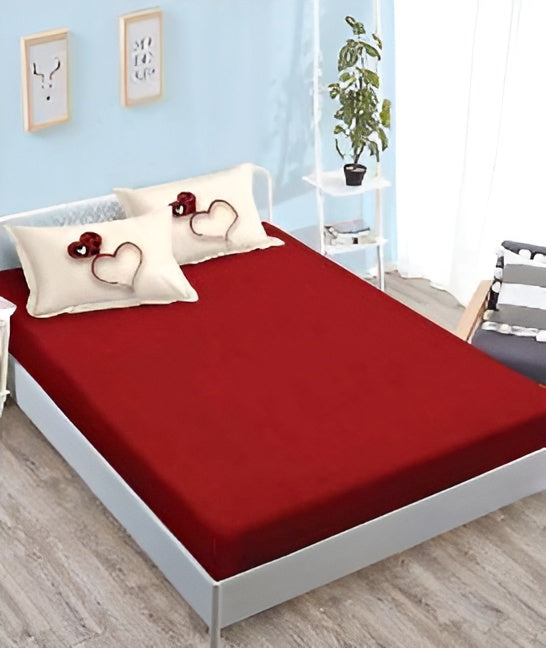 Спално бельо с ластик - цвят крем и тъмночервено със сърчица