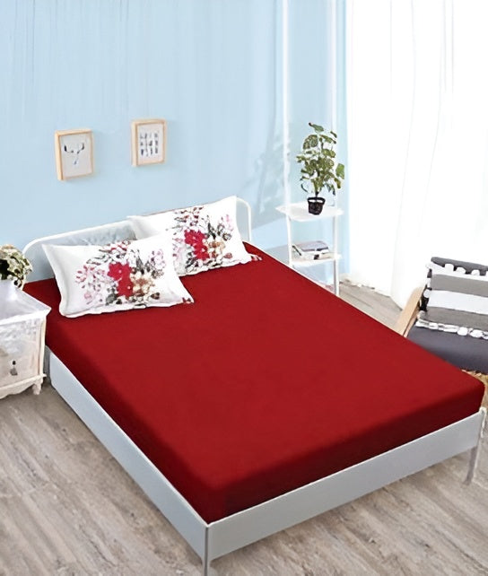 Спално бельо с ластик - бяло и червено с нежни цветя