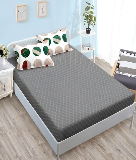 Спално бельо с ластик - бяло и сиво с геометричен мотив